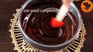 Đam Mê Ẩm Thực Tắt-bếp-và-để-nồi-ra-rây-thêm-Chocolate-và-khuấy-cho-đến-khi-tan-đều3  