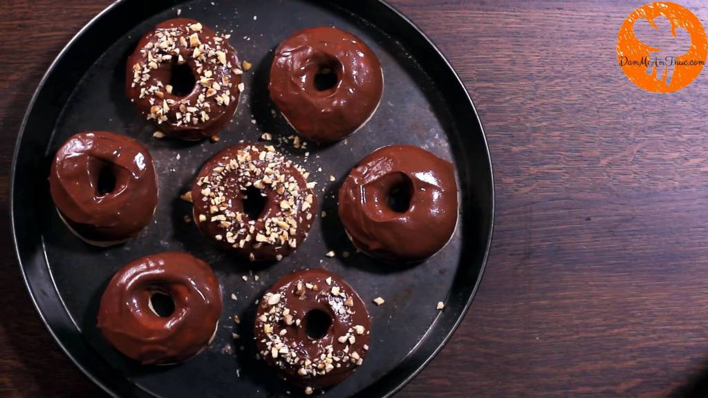 5 cách tiến hành bánh donut socola, phủ đường… bông mượt ăn là say sưa – Digiticket