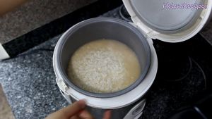Đam Mê Ẩm Thực Thêm-nước-xâm-xấp-mặt-gạo-nếp-khoảng-1-cup-nước-và-cho-vào-nồi-cơm-điện-nấu-chín2  
