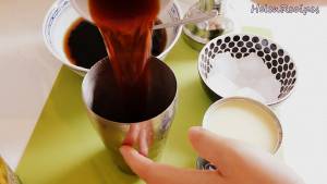 Đam Mê Ẩm Thực Cho-Nước-trà-lipton-1-2-tbsp-Sữa-đặc-1-2-tbsp-Mật-ong-dammeamthuc.com_  