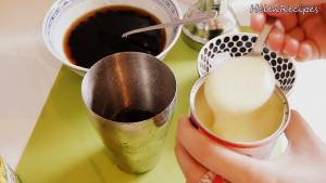 Đam Mê Ẩm Thực Cho-Nước-trà-lipton-1-2-tbsp-Sữa-đặc-1-2-tbsp-Mật-ong2-dammeamthuc.com_  