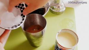 Đam Mê Ẩm Thực Cho-Nước-trà-lipton-1-2-tbsp-Sữa-đặc-1-2-tbsp-Mật-ong4-dammeamthuc.com_  