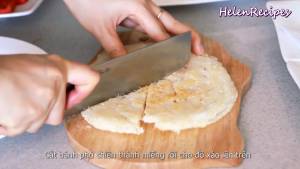 Đam Mê Ẩm Thực Cắt-bánh-phở-chiên-thành-miếng-vừa-ăn-và-cho-ra-đĩa  