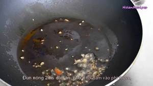 Đam Mê Ẩm Thực Cho-ít-tỏi-băm-vào-2-tbsp-Dầu-ăn-nóng-trong-chảo-và-phi-thơm-dammeamthuc.com_  